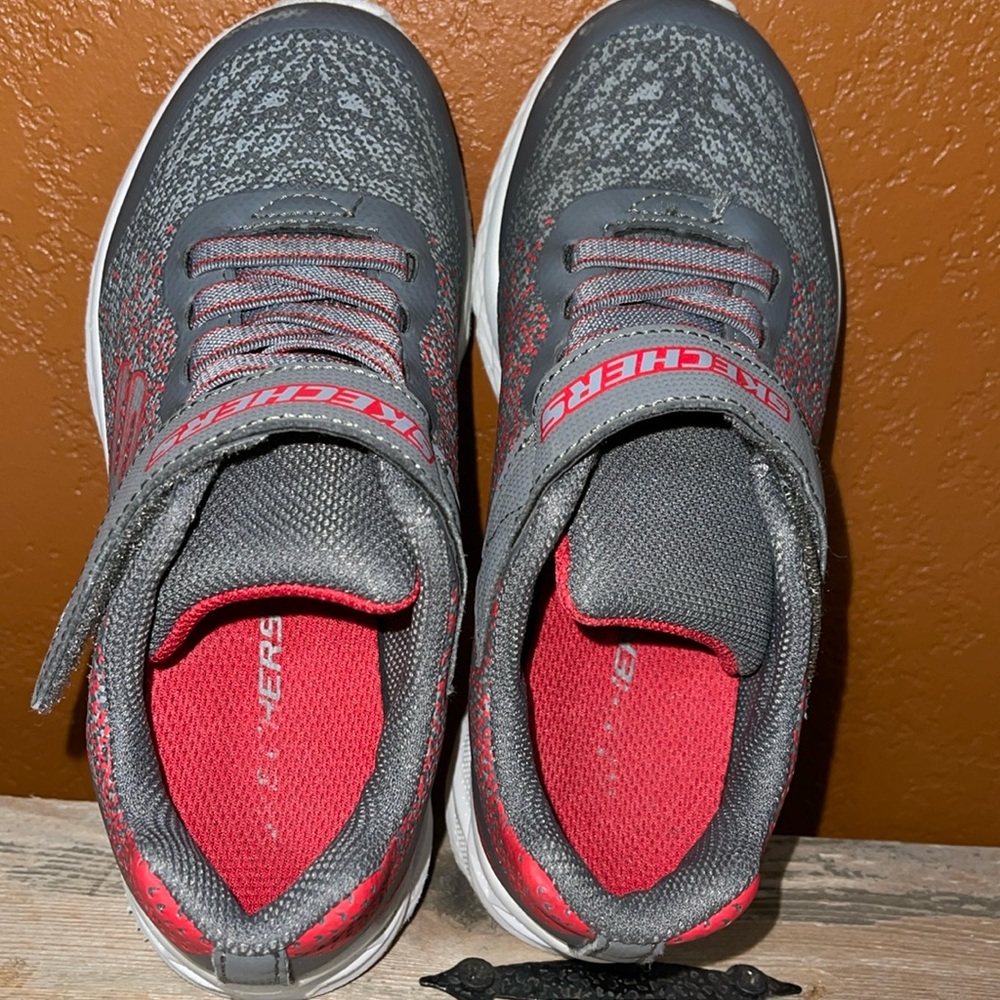 Skechers size 13.5 little boy’s sneakers - Picture 7 of 13